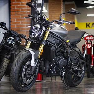Мотоцикл Benelli 752S (серый матовый)